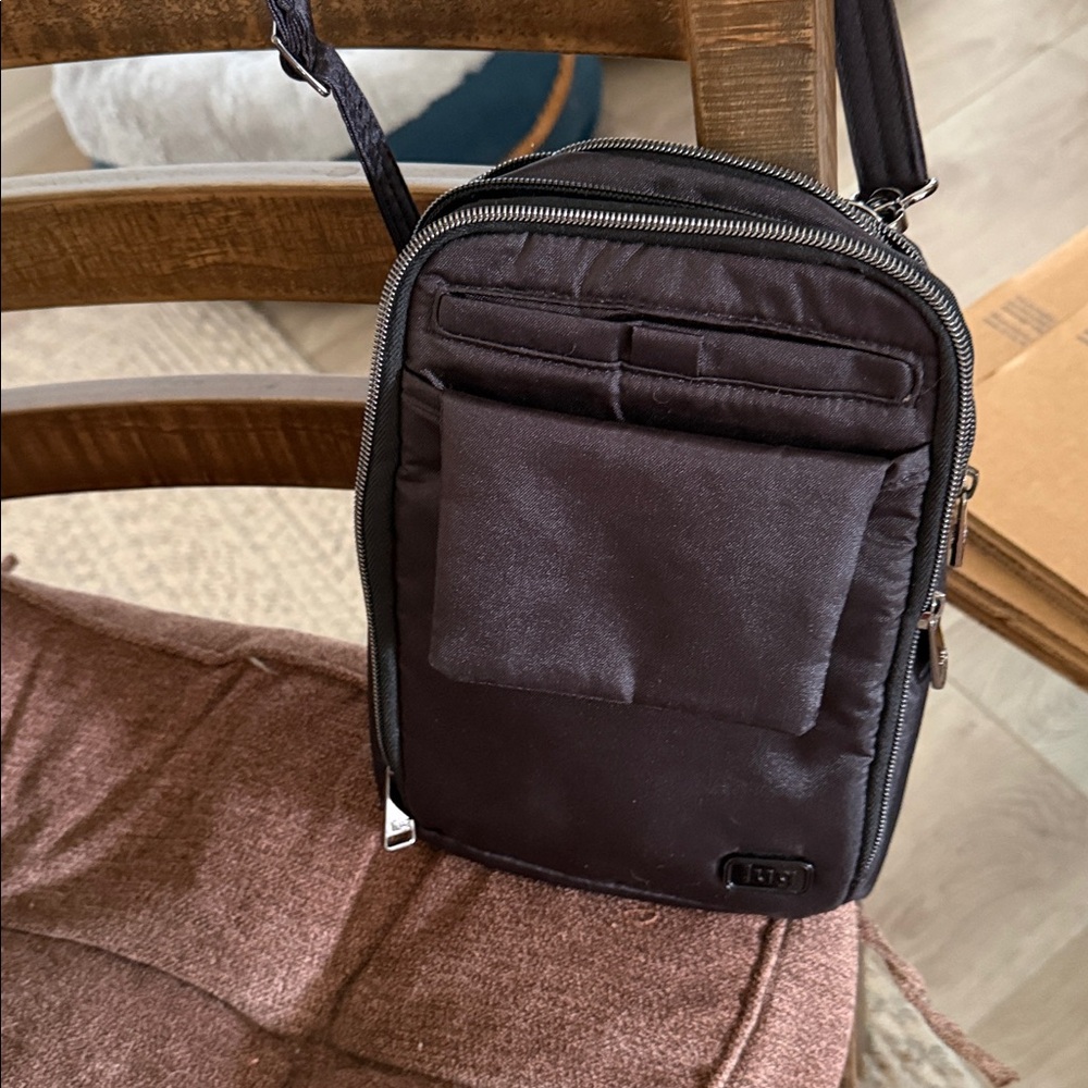 Lug Black Crossbody Pitter Patter - Picture 10 of 10